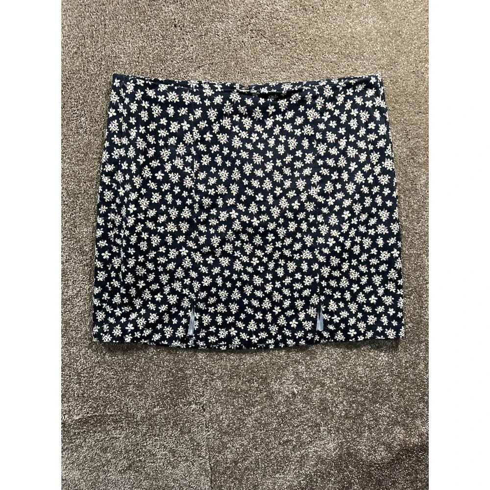 Aeropostale Black Floral Daisy Pleated Mini Skirt Junior's Size Large‎